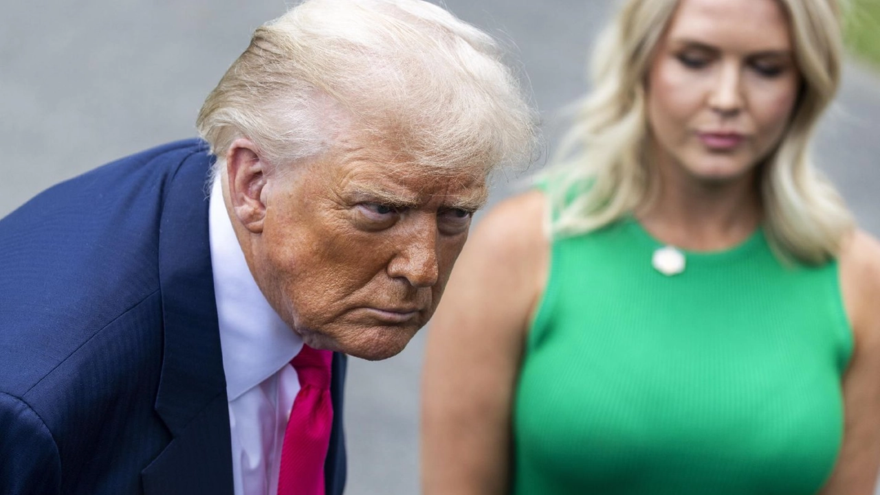 La salute di Trump, la Casa Bianca frena le ipotesi catastrofiche: “Ha una insufficienza venosa cronica”