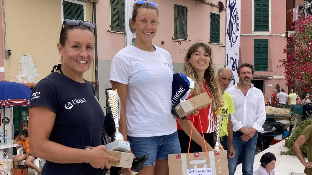 Grande successo della 31ª edizione della tradizionale sfida di nuoto. Vittoria di Francesca Ferlazzo della Lerici Master e Sara Batti di Carrara. Grande successo della 31ª edizione della tradizionale sfida di nuoto. Vittoria di Francesca Ferlazzo della Lerici Master e Sara Batti di Carrara.