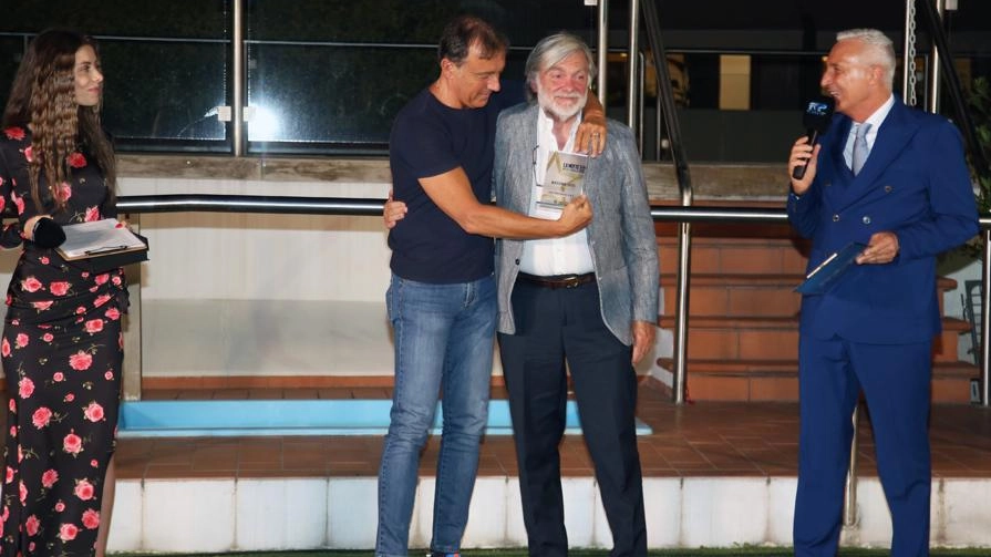 Il riconoscimento de La Nazione allo Jolo calcio. E alla carriera a Taiti. Dagli arbitri ai giocatori, ecco chi si è messo in evidenza in questa stagione. Il riconoscimento de La Nazione allo Jolo calcio. E alla carriera a Taiti. Dagli arbitri ai giocatori, ecco chi si è messo in evidenza in questa stagione.