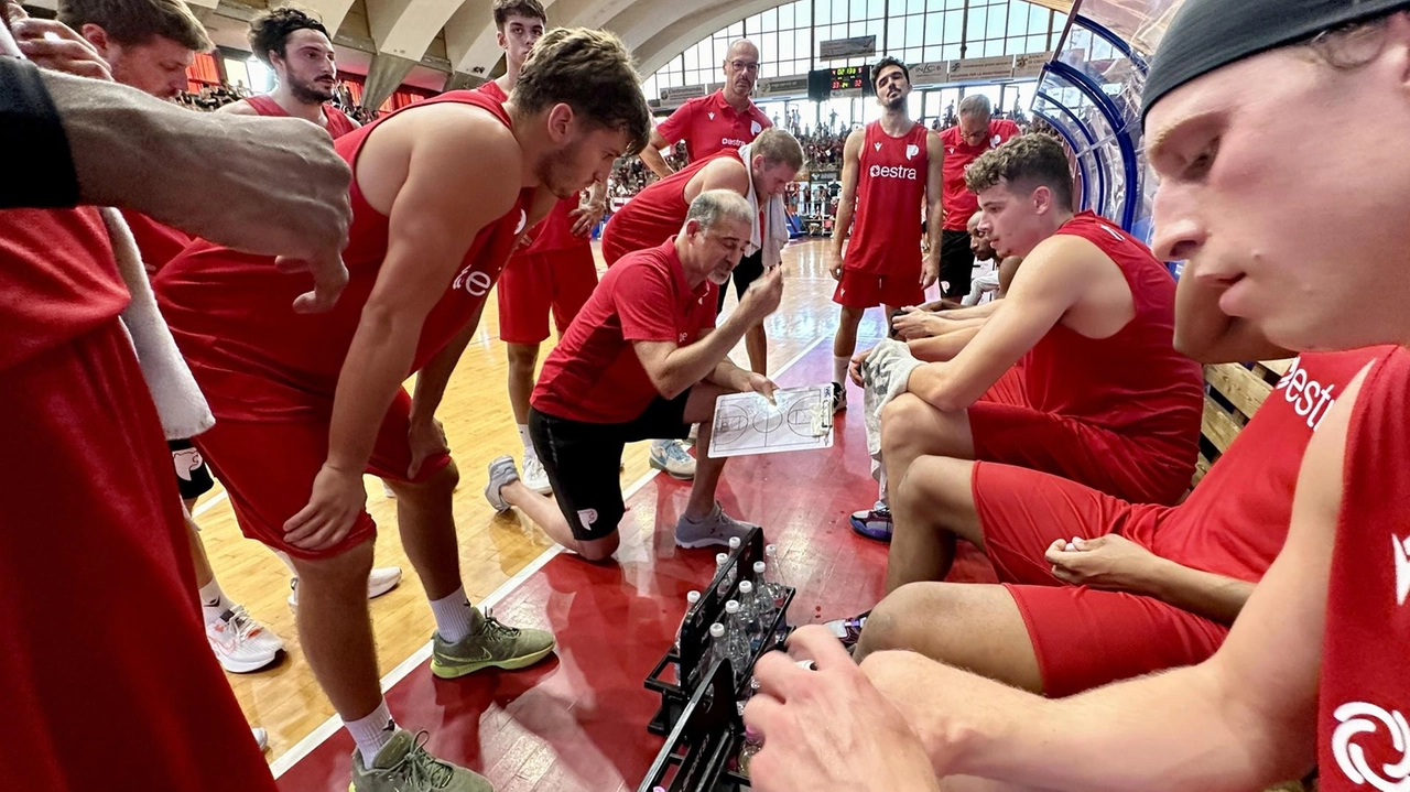 Per il coach biancorosso prova dai due volti contro la Pallacanestro Livorno "Poco concentrati nel primo tempo, nella ripresa ho visto grande energia". Per il coach biancorosso prova dai due volti contro la Pallacanestro Livorno "Poco concentrati nel primo tempo, nella ripresa ho visto grande energia".