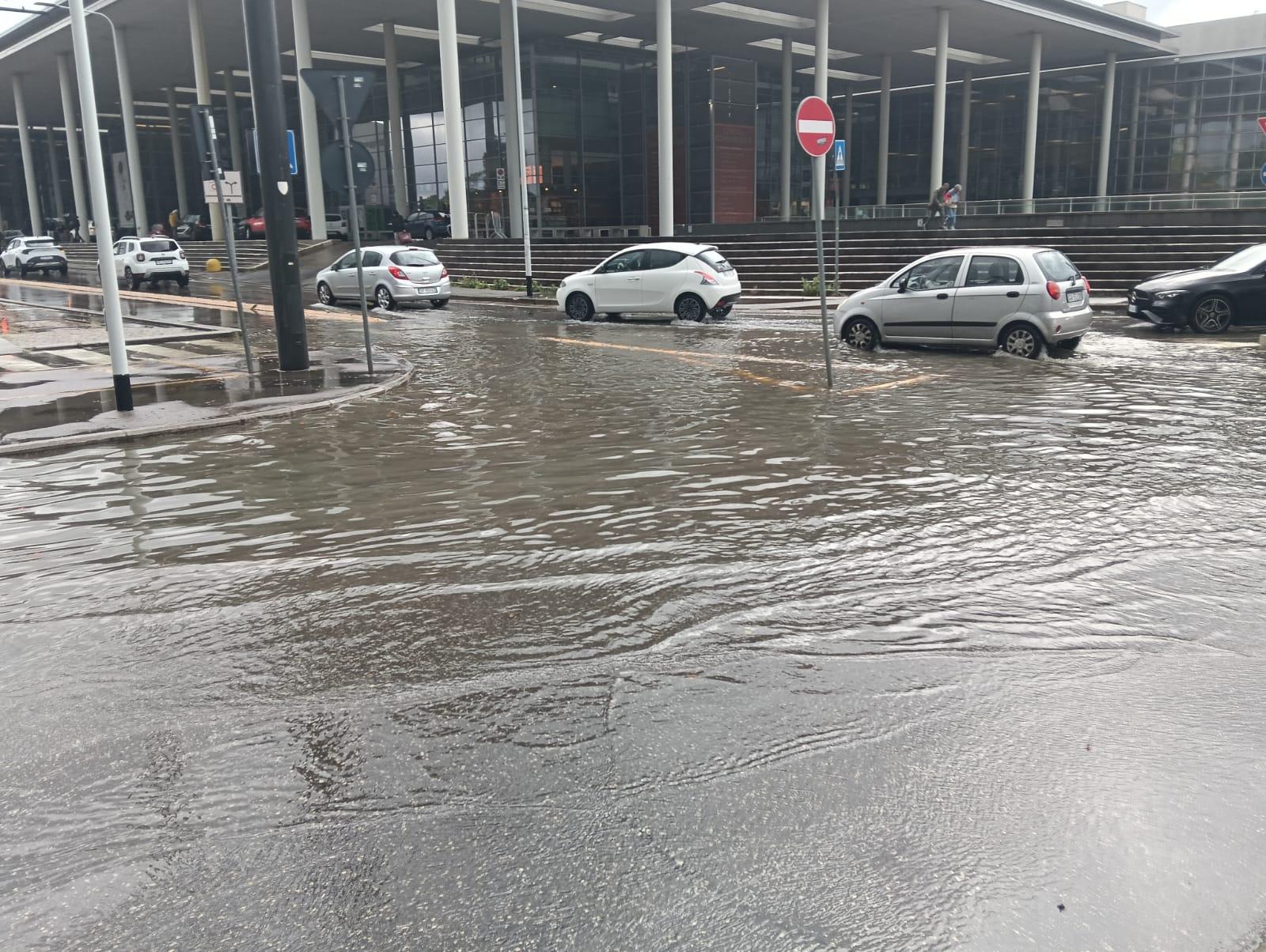 Gli allagamenti del 5 maggio davanti al polo di Careggi a Firenze