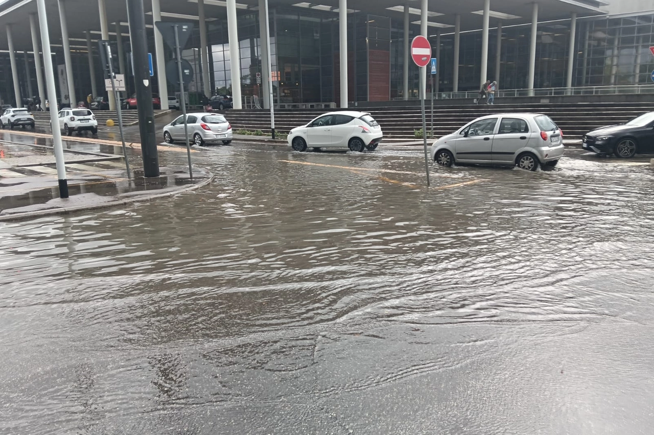 Gli allagamenti del 5 maggio davanti al polo di Careggi a Firenze