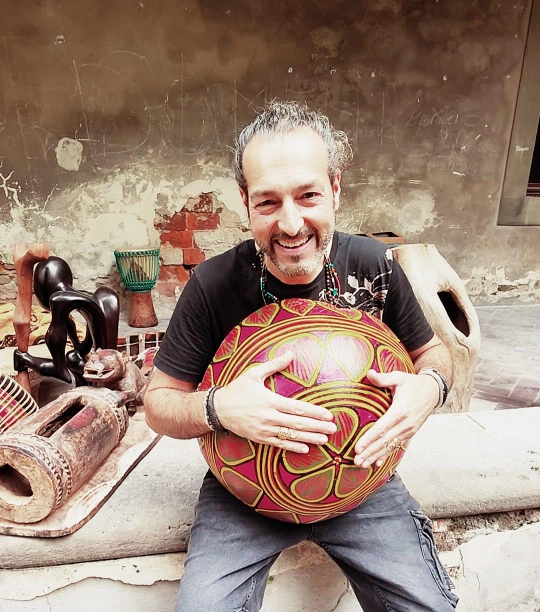 Il Bazar degli artigiani nel chiostro Il Bazar degli artigiani nel chiostro