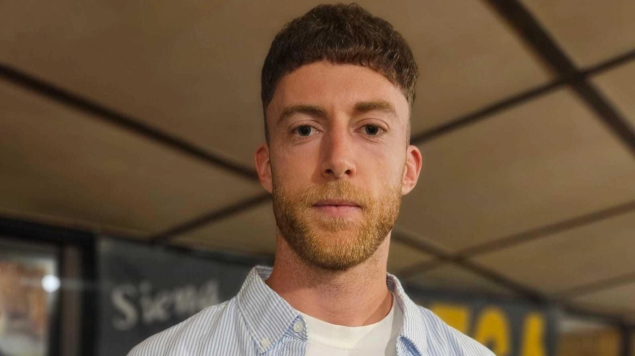 Tiene in mano il Roburrino, Filippo Boccardi (foto), nota intonata di una stagione, per la Robur, più di stecche che... Tiene in mano il Roburrino, Filippo Boccardi (foto), nota intonata di una stagione, per la Robur, più di stecche che...
