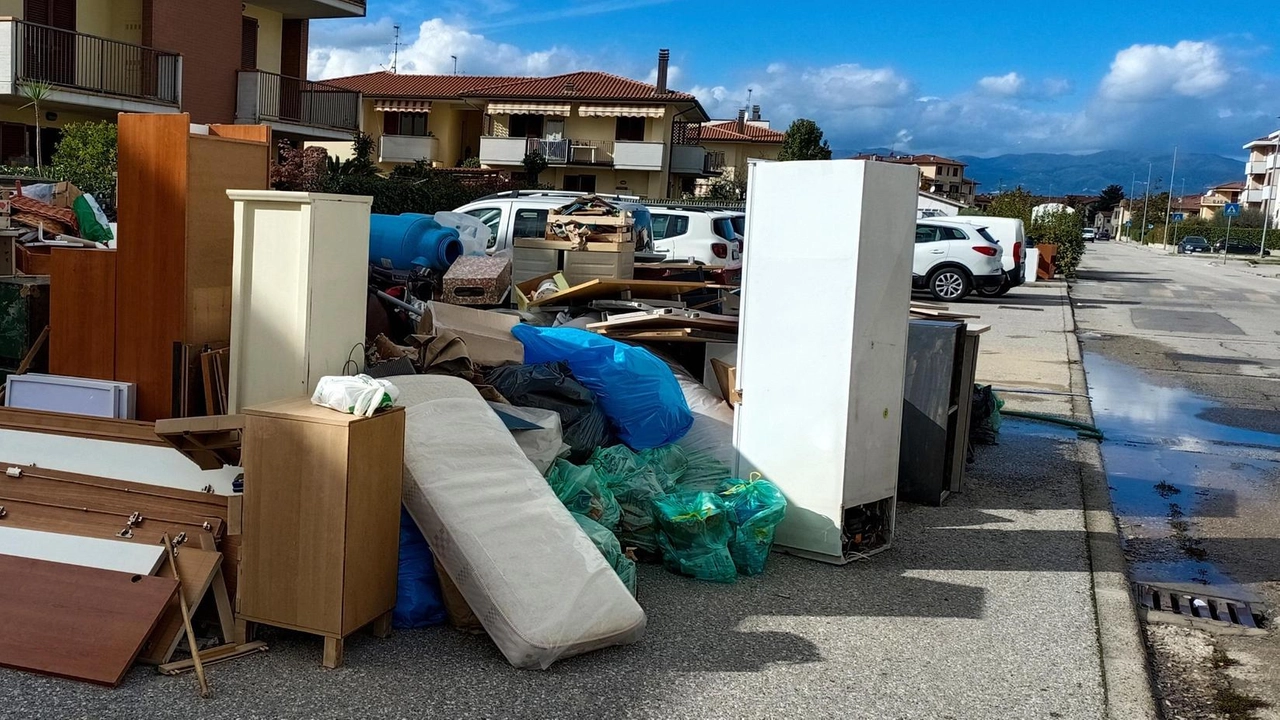 Un’immagine delle disastrose conseguenze dell’alluvione del novembre 2023. che ha colpito duramente la Piana e anche. Agliana Un’immagine delle disastrose conseguenze dell’alluvione del novembre 2023. che ha colpito duramente la Piana e anche. Agliana