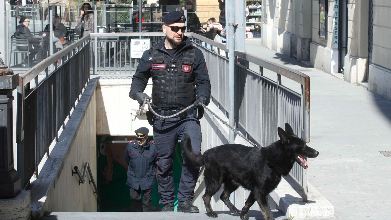I controlli dei carabinieri a Siena (Foto Lazzeroni)