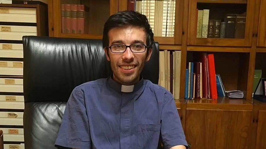Il nuovo arcivescovo di Firenze, mons. Gherardo Gambelli, ha risposto alle preghiere dei parrocchiani di Piancaldoli trovando un giovane sacerdote, Don Francesco Vannini, per servire le comunità di Piancaldoli, Pietramala e Montalbano a Firenzuola. Don Vannini continuerà a lavorare a Firenze part-time, dimostrando impegno e dedizione verso le piccole comunità di periferia. Il nuovo arcivescovo di Firenze, mons. Gherardo Gambelli, ha risposto alle preghiere dei parrocchiani di Piancaldoli trovando un giovane sacerdote, Don Francesco Vannini, per servire le comunità di Piancaldoli, Pietramala e Montalbano a Firenzuola. Don Vannini continuerà a lavorare a Firenze part-time, dimostrando impegno e dedizione verso le piccole comunità di periferia.