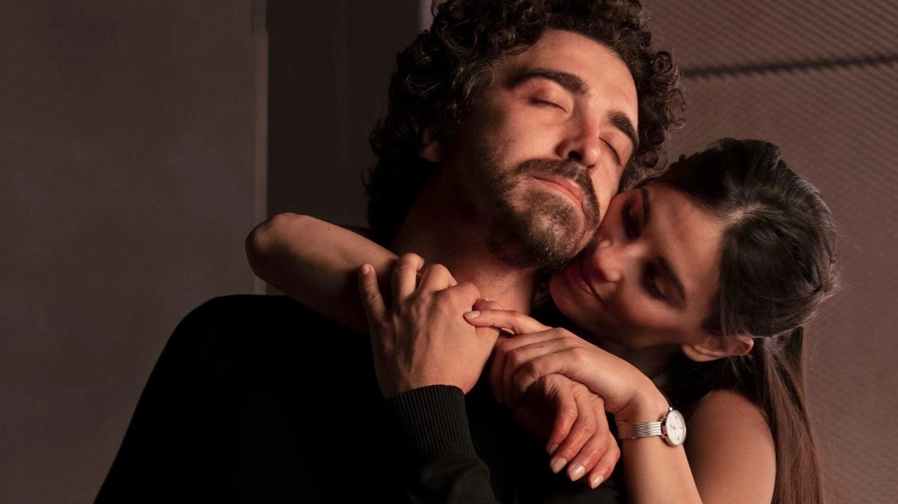 Francesca Chillemi e Kabir Tavani, protagonisti de ’il giocattolaio’ in scena questa sera al Teatro. del Popolo di Colle Val d’Elsa Francesca Chillemi e Kabir Tavani, protagonisti de ’il giocattolaio’ in scena questa sera al Teatro. del Popolo di Colle Val d’Elsa