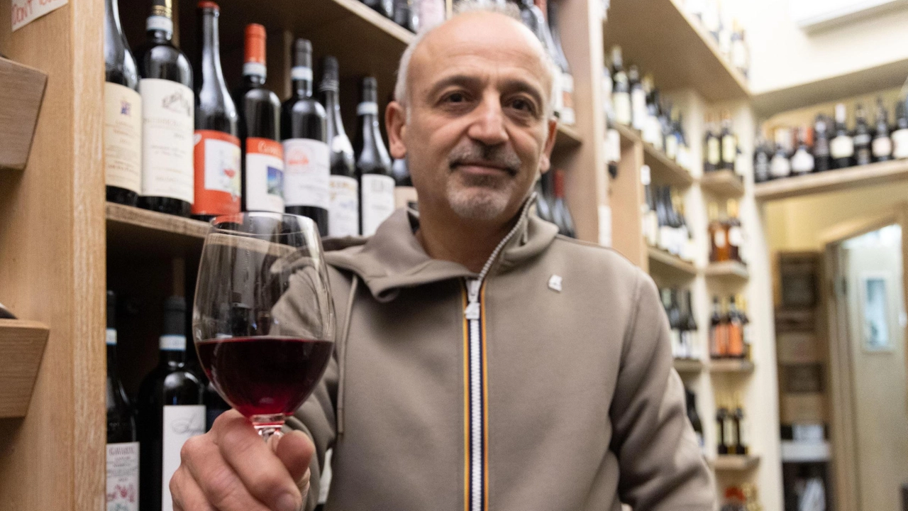 Lorenzo Servadio titolare dell’enoteca «Borgo di vino» Lorenzo Servadio titolare dell’enoteca «Borgo di vino»