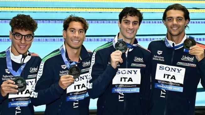 nuoto capitan zazzeri d argento con la 4x100 stile libero tra i successi pi249 belli