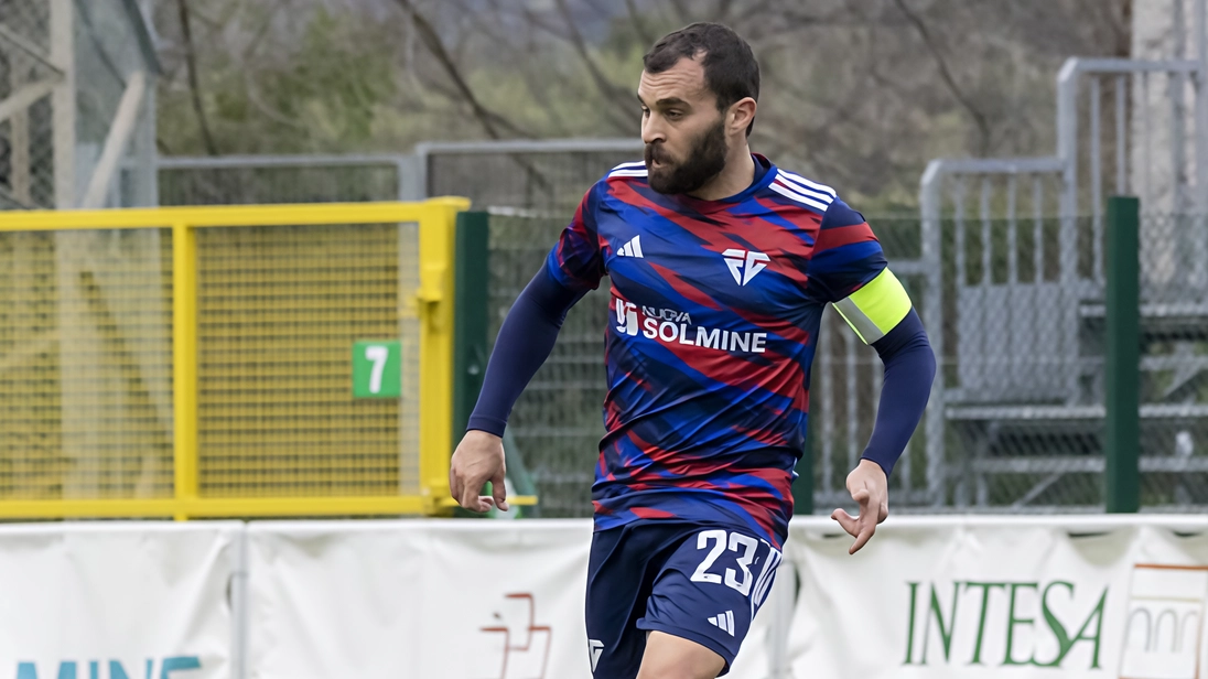 Il capitano Lo Sicco invita i tifosi a sostenere il Follonica Gavorrano nell'ultima sfida di campionato per la salvezza.