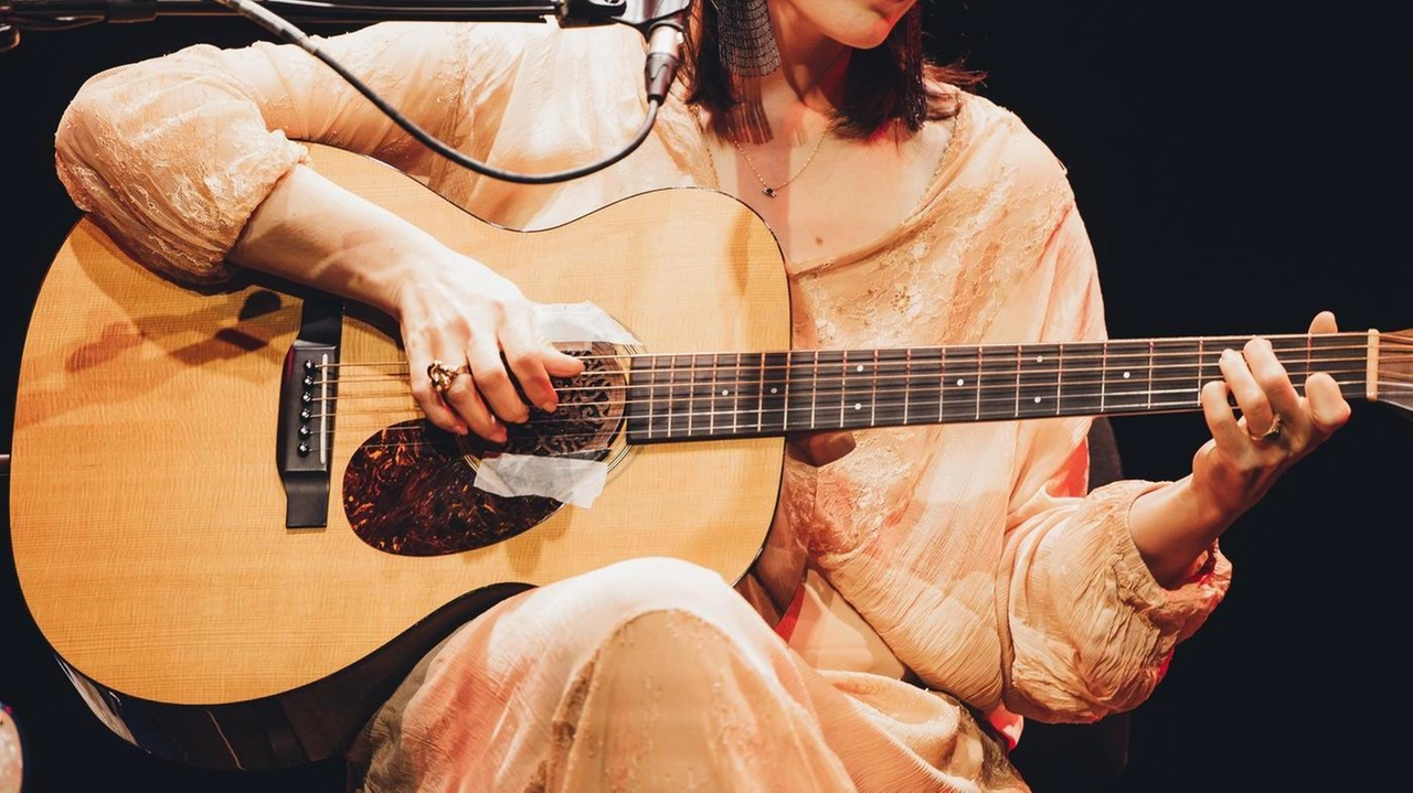 Tre nomi per un dolce risveglio in musica. Sono Francamente il 4 luglio, Erica Mou (nella foto) il 5 luglio...