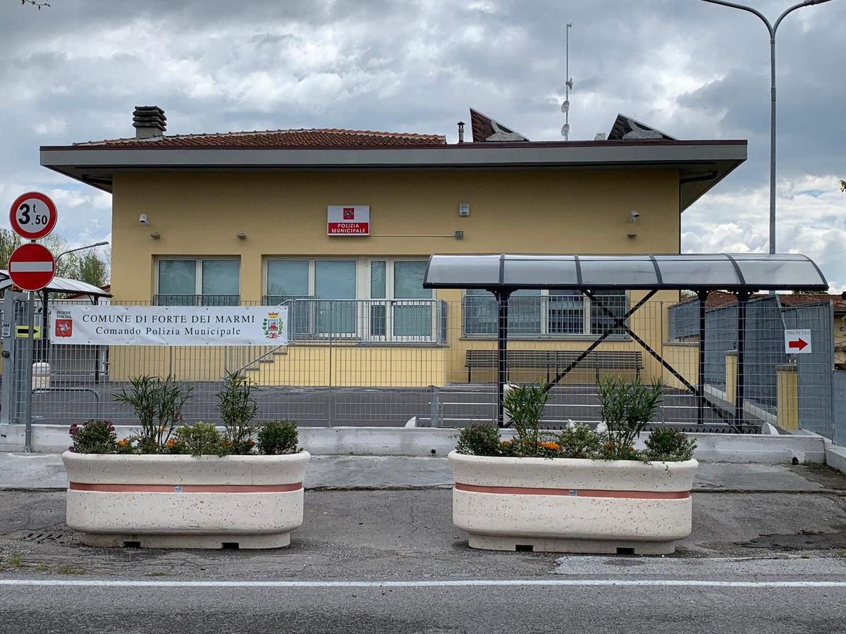 forte dei marmi colazioni alcoliche in orario vietato maxi multa per un locale