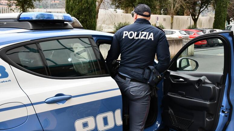 Pistola rubata in casa del Senese, trovata nascosta dentro un forno. L’uomo aveva 11 chili di cocaina Pistola rubata in casa del Senese, trovata nascosta dentro un forno. L’uomo aveva 11 chili di cocaina