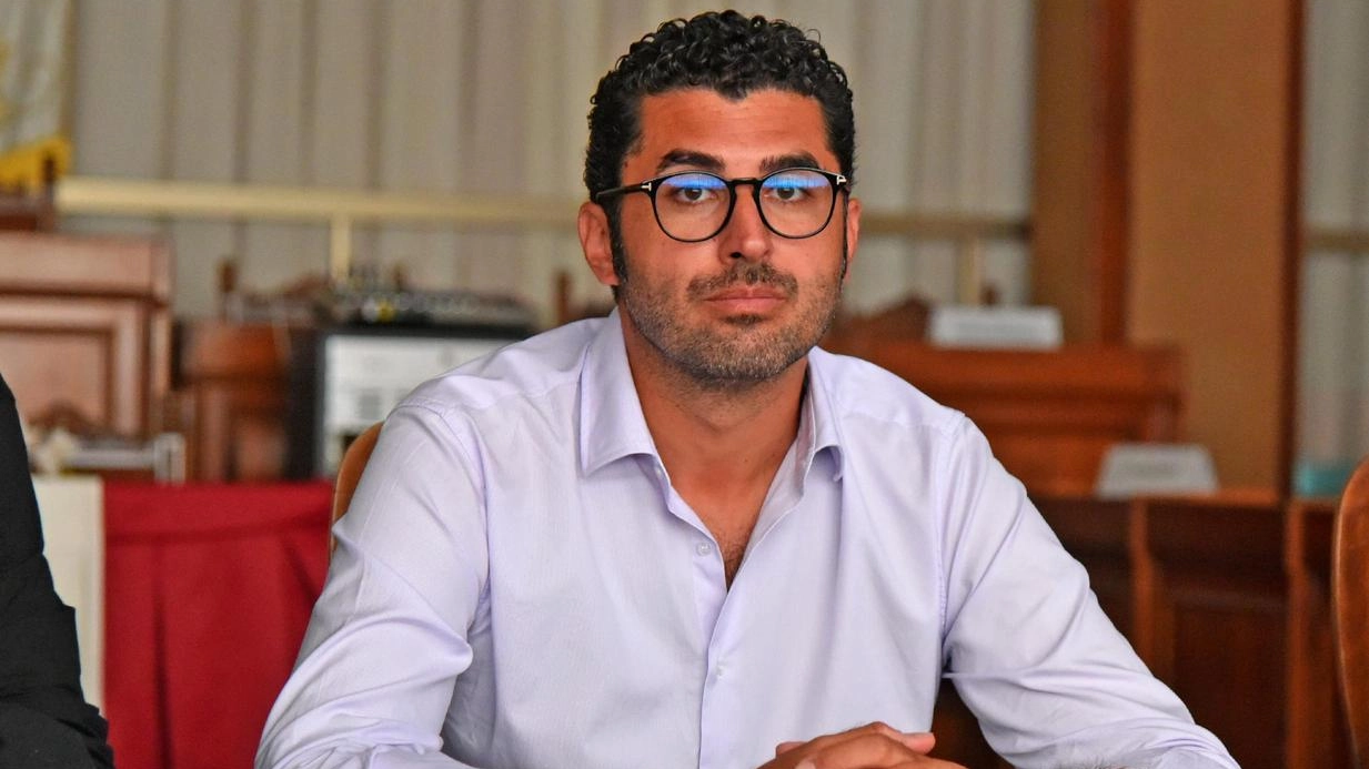 Il sindaco di Follonica, Matteo Buoncristiani interviene sul Piano operativo Il sindaco di Follonica, Matteo Buoncristiani interviene sul Piano operativo