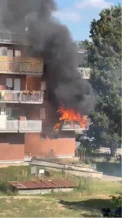 un boato poi l8217incendio appartamento a fuoco a tavernelle numerose esplosioni