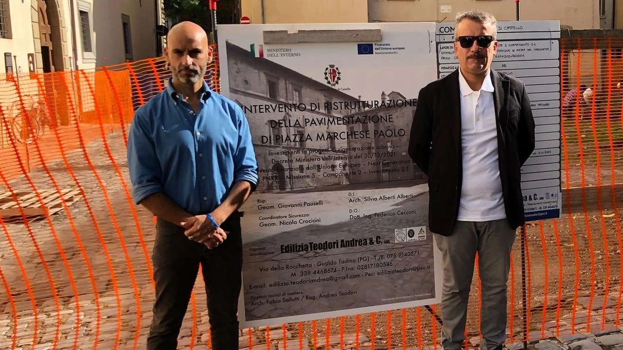 Il sindaco Luca Secondi e l’assessore Riccardo Carletti davanti al cantiere Il sindaco Luca Secondi e l’assessore Riccardo Carletti davanti al cantiere