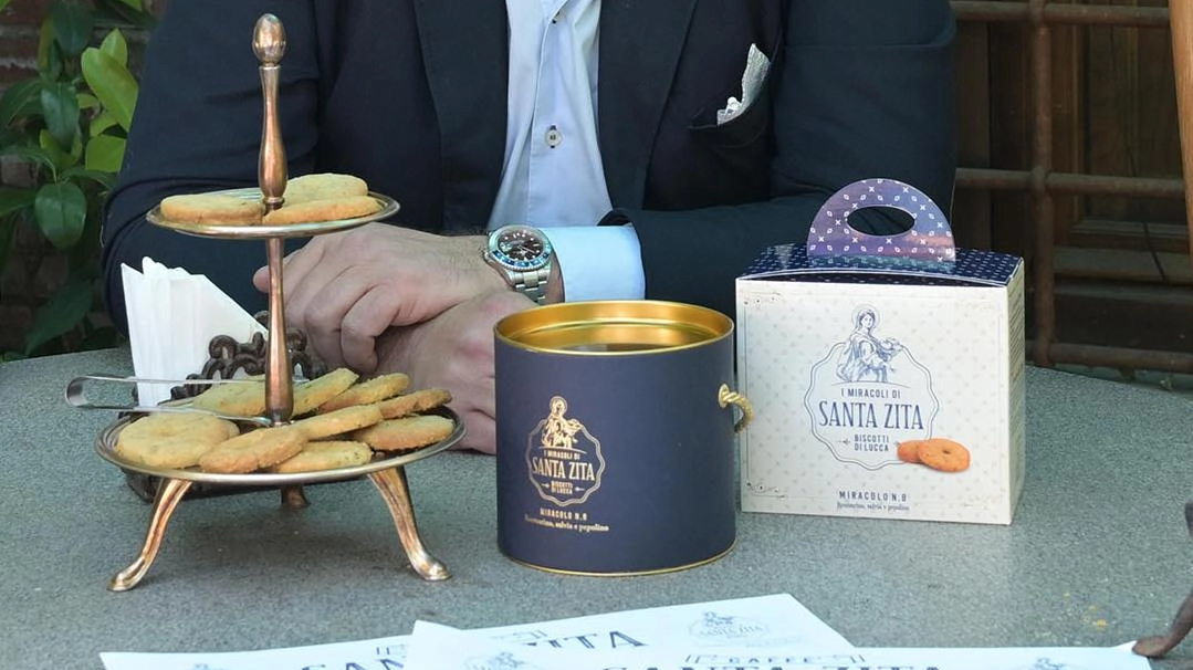 Il Caffè Santa Zita di Michele Tambellini rende omaggio alle regini inglesi