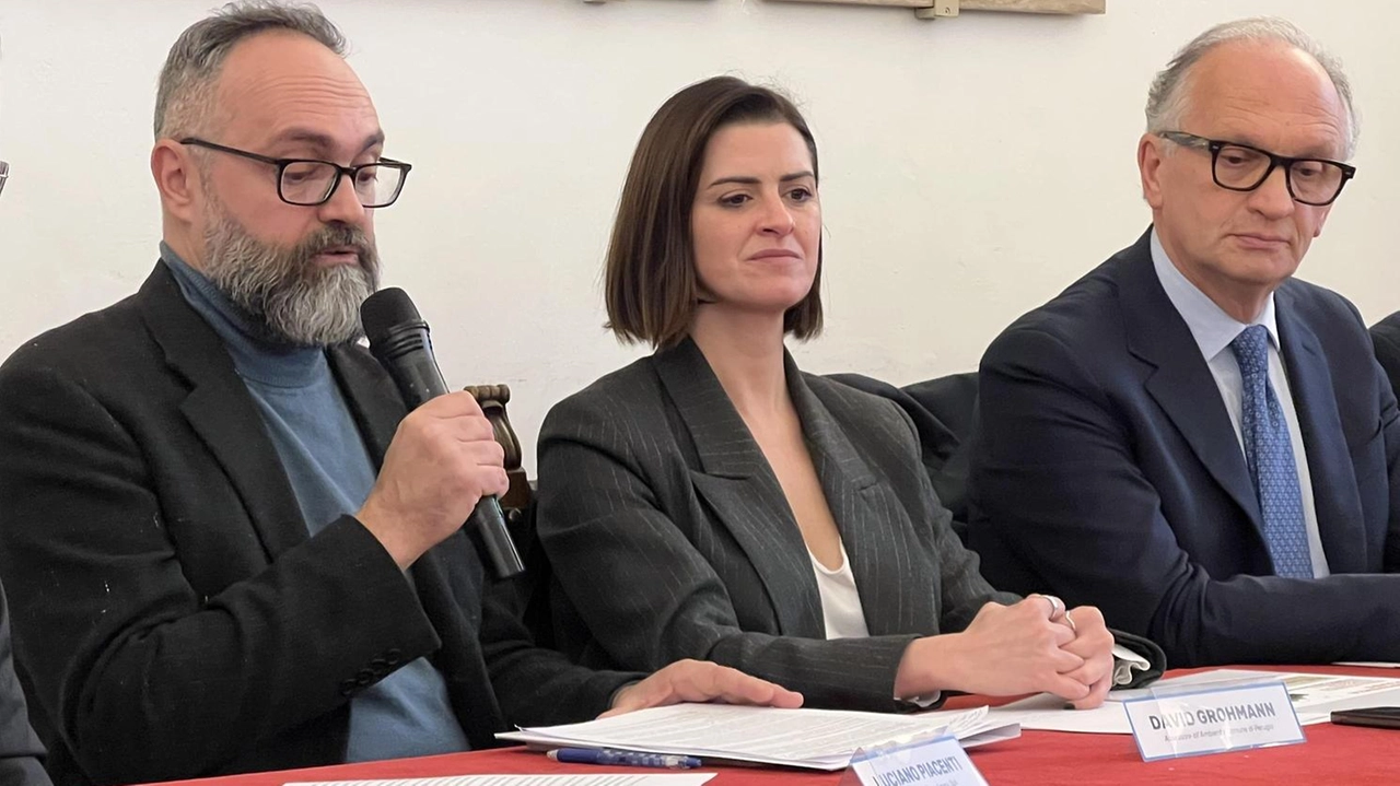 Da sinistra l’assessore David Ghromann, la sindaca Vittoria Ferdinandi e il presidente di Gesenu, Urbano Barelli Da sinistra l’assessore David Ghromann, la sindaca Vittoria Ferdinandi e il presidente di Gesenu, Urbano Barelli