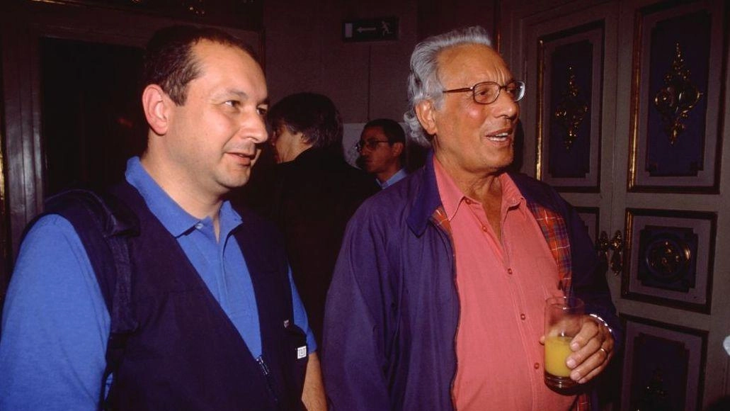 Il nostro collega Michele Manzotti con Enzo Jannacci nella foto di Augusto Mattioli Il nostro collega Michele Manzotti con Enzo Jannacci nella foto di Augusto Mattioli