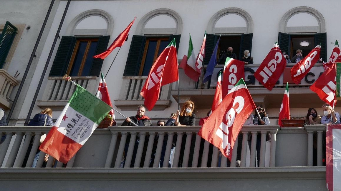 La Camera del Lavoro di piazza Mercatale non perderà la sua funzione ed i suoi servizi La Camera del Lavoro di piazza Mercatale non perderà la sua funzione ed i suoi servizi