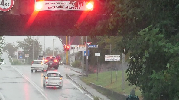 Allagamento nel sottopasso di via Fratelli Lebole Allagamento nel sottopasso di via Fratelli Lebole