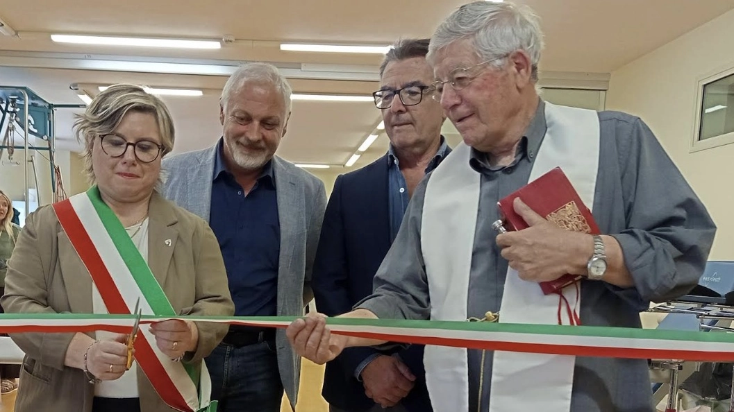 Il taglio del nastro Il taglio del nastro