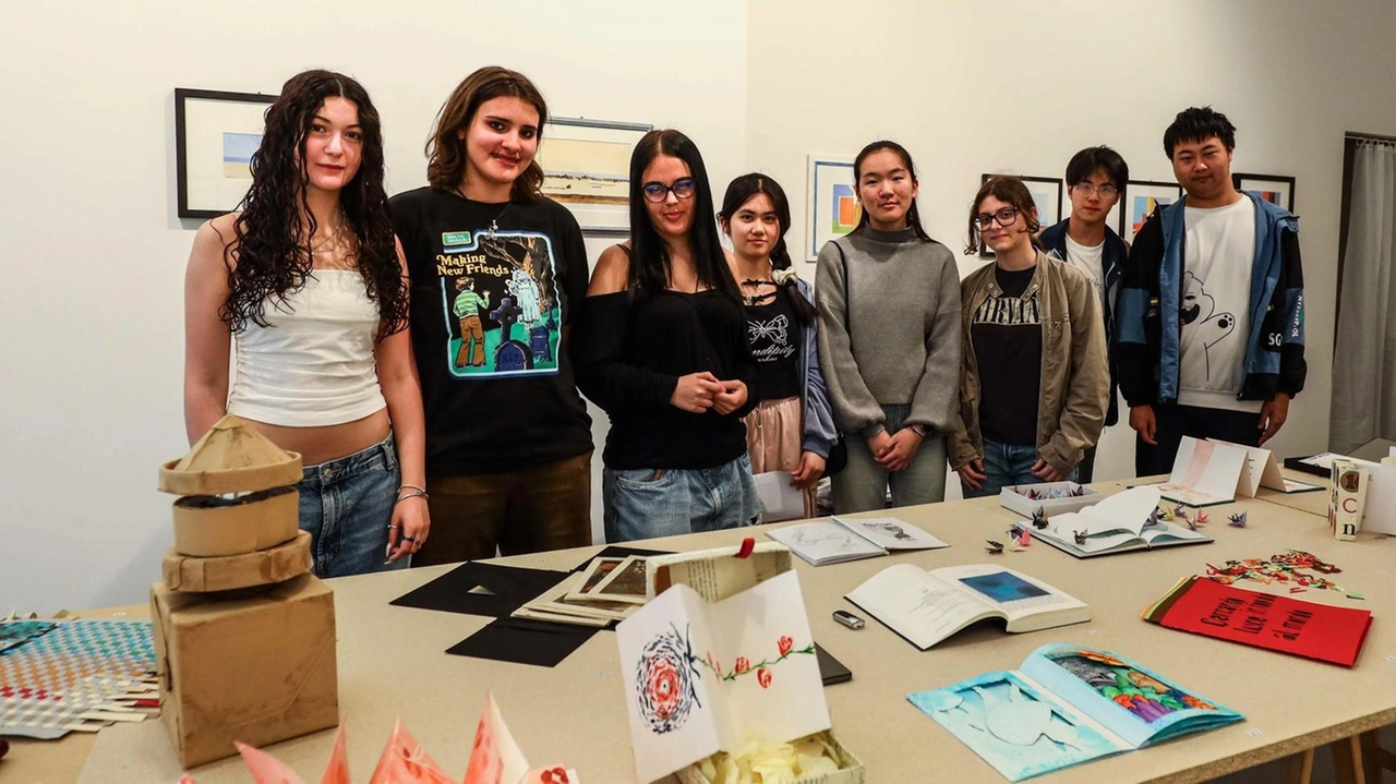 Il progetto reso possibile da un contributo di Fondazione Cr Firenze. Protagonisti gli studenti del Virgilio che hanno partecipato a “Narrazioni“. Il progetto reso possibile da un contributo di Fondazione Cr Firenze. Protagonisti gli studenti del Virgilio che hanno partecipato a “Narrazioni“.