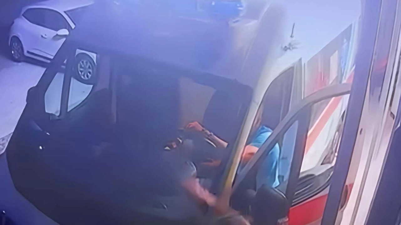 Un frame del video dell’aggressione a un volontario della ’Mise’ di Monsummano Un frame del video dell’aggressione a un volontario della ’Mise’ di Monsummano