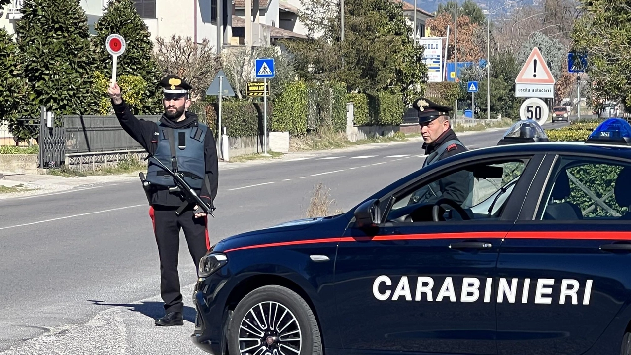 Quattro stranieri denunciati per furto di cosmetici a Narni Scalo, nascosti tra biancheria intima modificata. Recuperata refurtiva del valore di 200 euro. Procedimento penale in corso. Quattro stranieri denunciati per furto di cosmetici a Narni Scalo, nascosti tra biancheria intima modificata. Recuperata refurtiva del valore di 200 euro. Procedimento penale in corso.