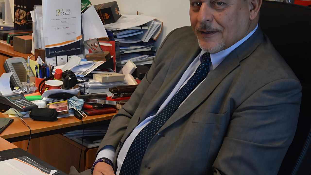 Daniele Pracchia, direttore della Confcommercio Siena, chiede regole certe e chiarimenti per l’utilizzo dei dehors da parte dei locali Daniele Pracchia, direttore della Confcommercio Siena, chiede regole certe e chiarimenti per l’utilizzo dei dehors da parte dei locali