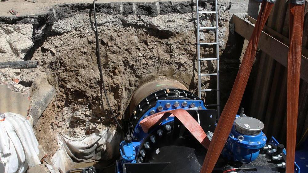 Maxi cantiere Publiacqua. Il taglio dei tubi fila liscio: "Disagi soft, oggi il finale" Maxi cantiere Publiacqua. Il taglio dei tubi fila liscio: "Disagi soft, oggi il finale"