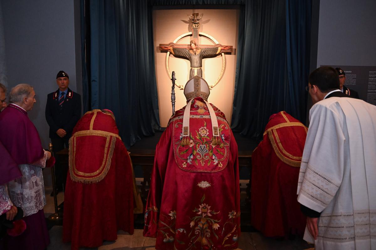 Lucca, celebrata la Santa Croce: “Guardando Il Volto Santo incontriamo un vivente“