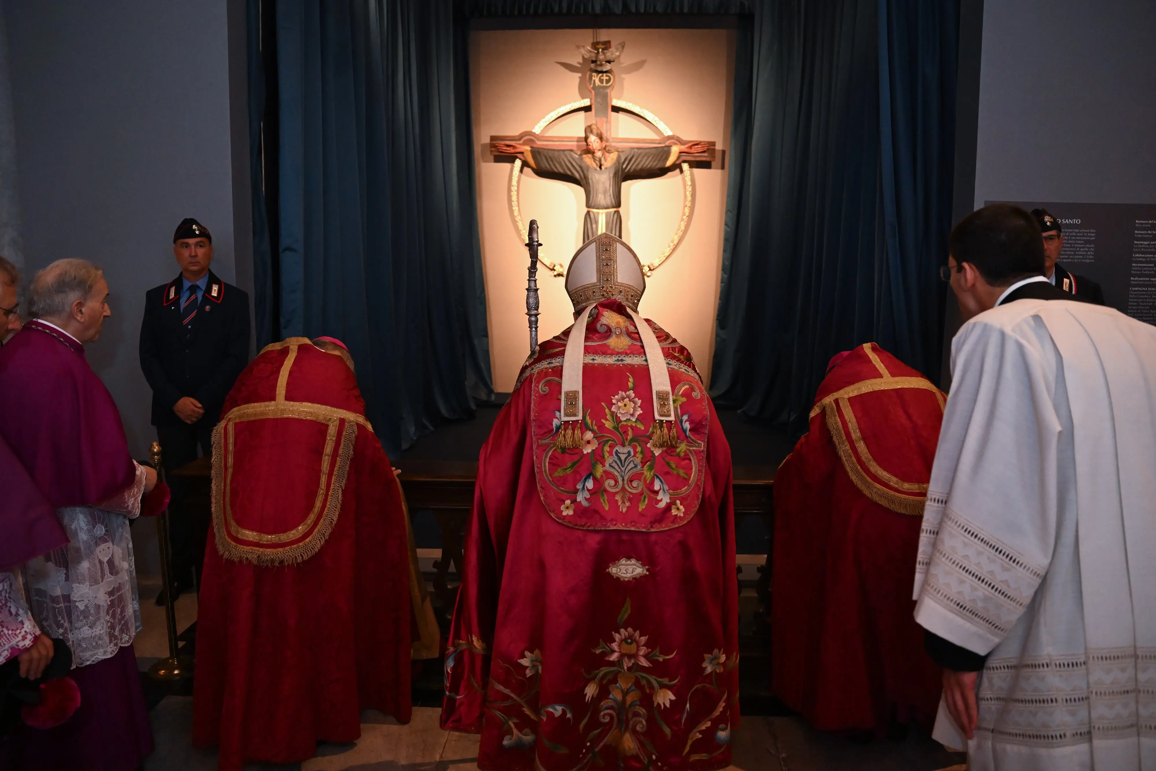 Lucca, celebrata la Santa Croce: “Guardando Il Volto Santo incontriamo un vivente“