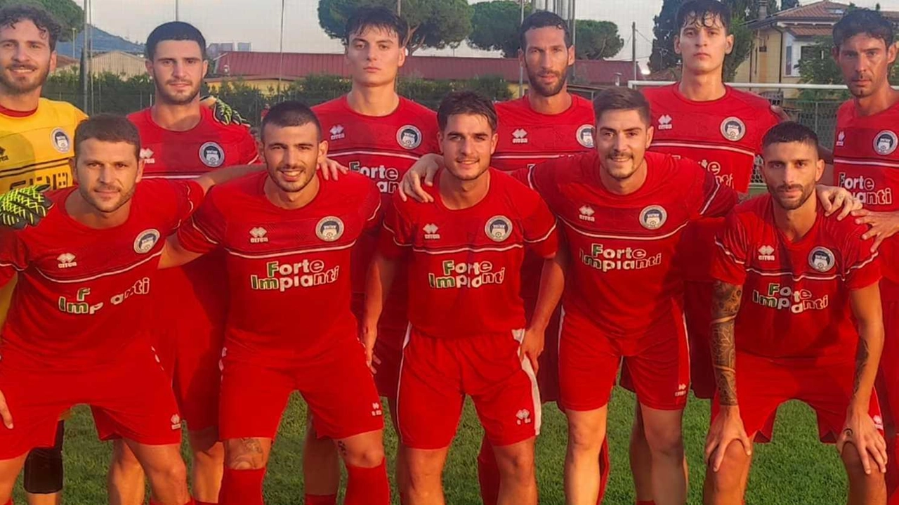 Il Forte dei Marmi che ha battuto 3-1 il Romagnano nello ultimo test amichevole Il Forte dei Marmi che ha battuto 3-1 il Romagnano nello ultimo test amichevole