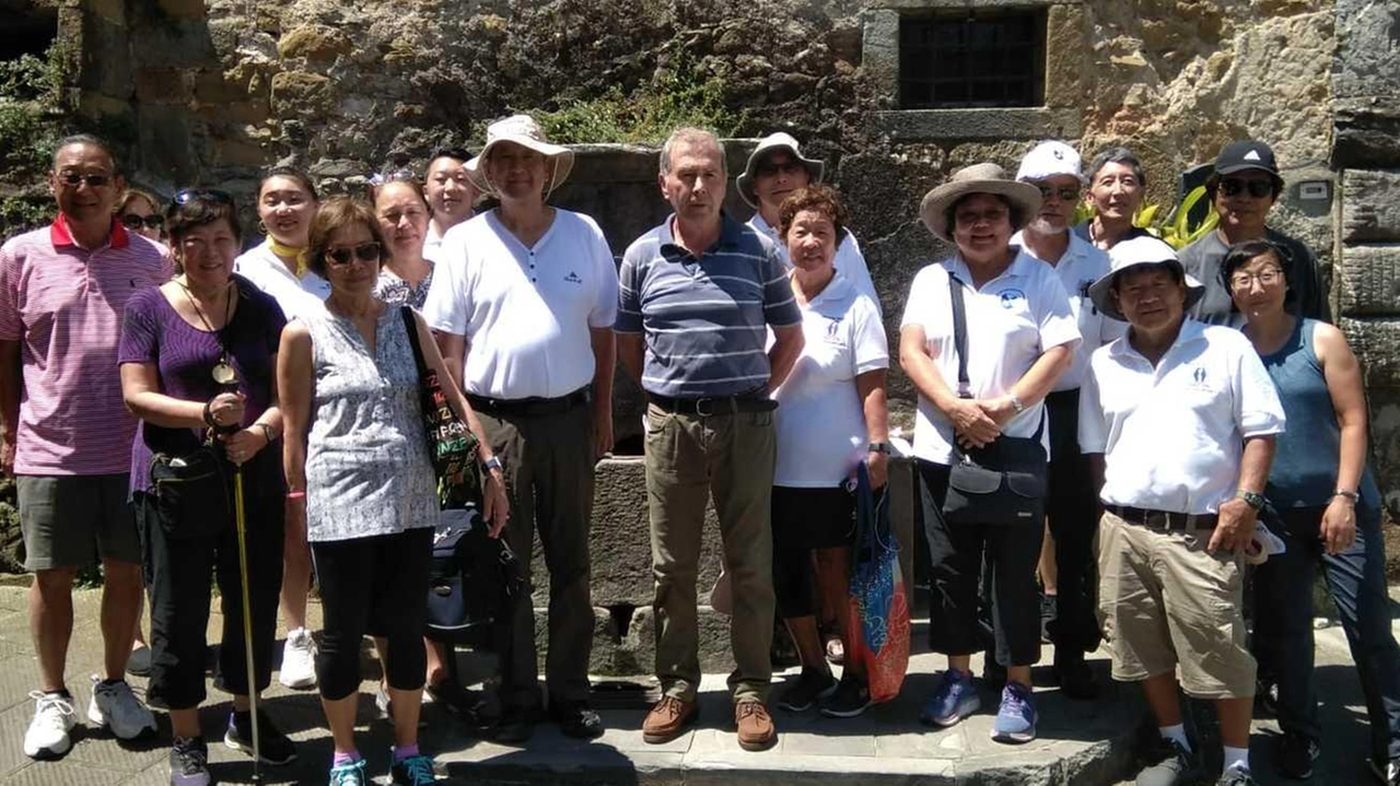 Una precedente visita di familiari e discendenti dei soldati Nisei Una precedente visita di familiari e discendenti dei soldati Nisei