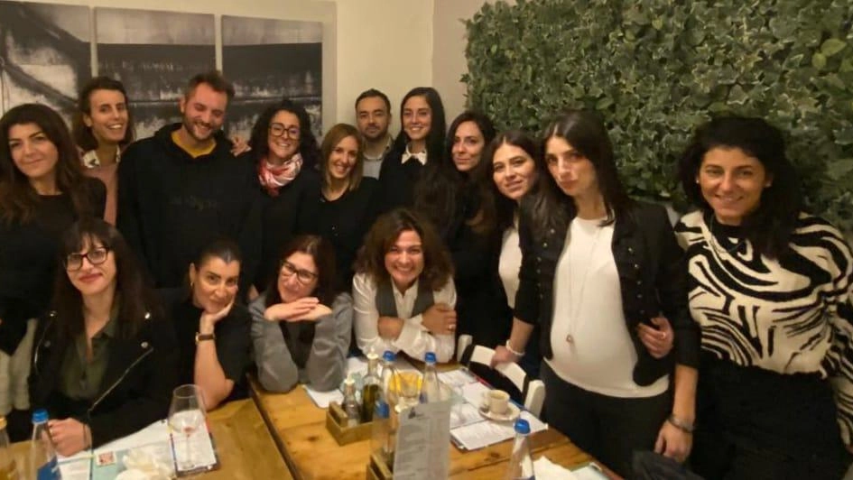 Ritrovo emozionante dopo 20 anni per ex studenti ITC Cattaneo a San Miniato. Cena al Vecchio Cinema tra ricordi e promesse di un nuovo incontro.