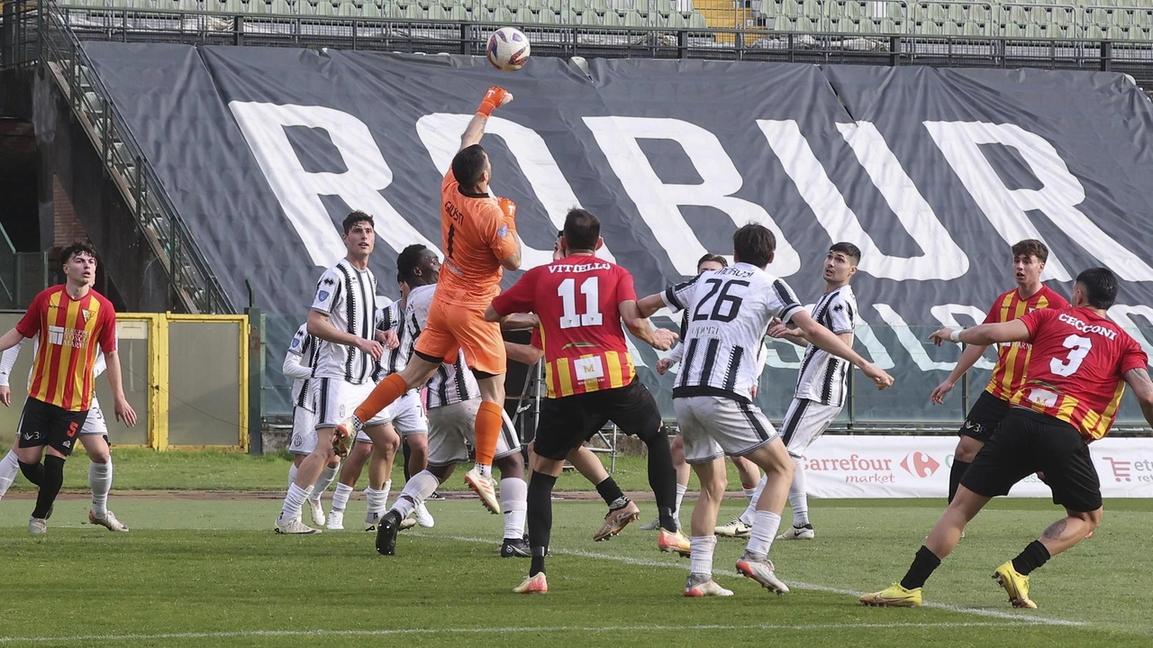 SIENA 0 POGGIBONSI 0 SIENA (4-3-1-2) Giusti; Morosi, Achy, Biancon, Di Paola; Suplja (21’st Mastalli), Bianchi (27’st Farneti), Masini; Candido (21’st Carbè); Giannetti (21’st... SIENA 0 POGGIBONSI 0 SIENA (4-3-1-2) Giusti; Morosi, Achy, Biancon, Di Paola; Suplja (21’st Mastalli), Bianchi (27’st Farneti), Masini; Candido (21’st Carbè); Giannetti (21’st...