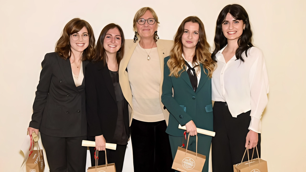 Alcune delle neo iscritte all’Ordine dei medici insieme alla presidente Pasqualini Alcune delle neo iscritte all’Ordine dei medici insieme alla presidente Pasqualini