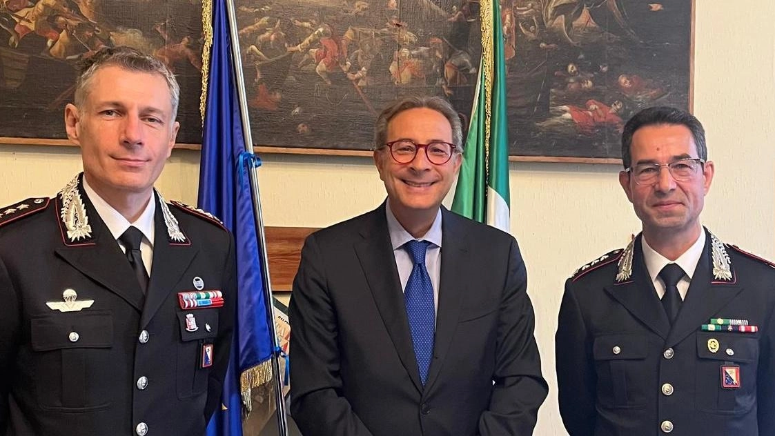 Il prefetto Guido Aprea con il comandante Alessandro Dominici e il colonnello Paolo Floris Il prefetto Guido Aprea con il comandante Alessandro Dominici e il colonnello Paolo Floris