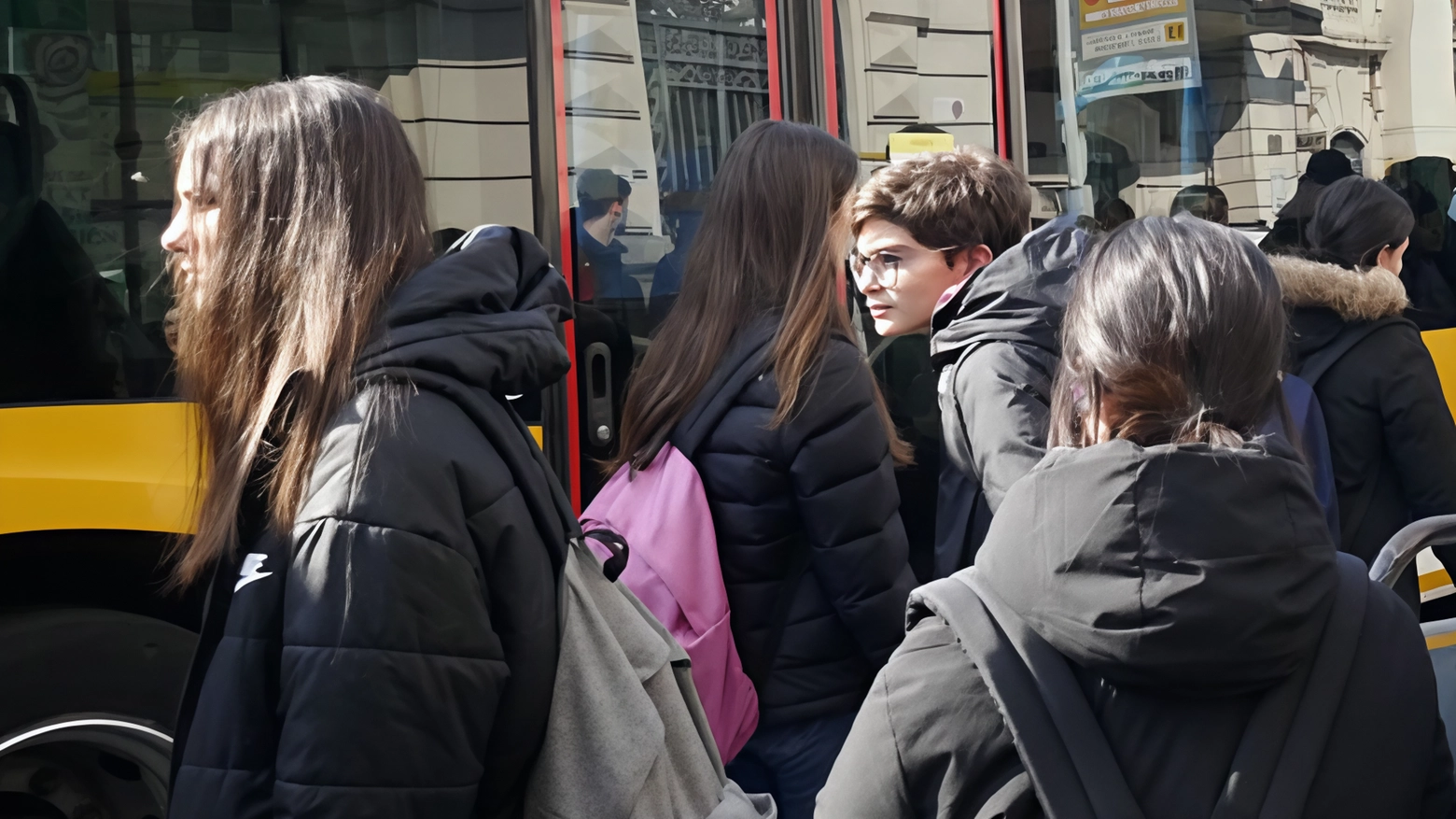 Caos sui bus: "Stop anticipato alle lezioni"