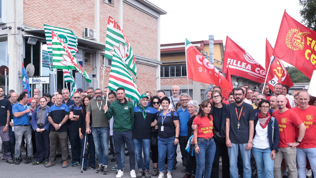 Ex Whirpool, pressante appello al Governo di istituzioni e sindacati: “Convocare subito un tavolo al ministero”