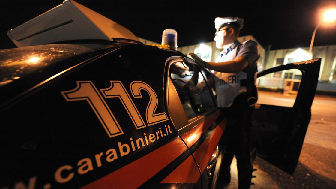 Adolescente abusata dal patrigno, foto della ragazzina nel cellulare: uomo arrestato dai carabinieri Adolescente abusata dal patrigno, foto della ragazzina nel cellulare: uomo arrestato dai carabinieri