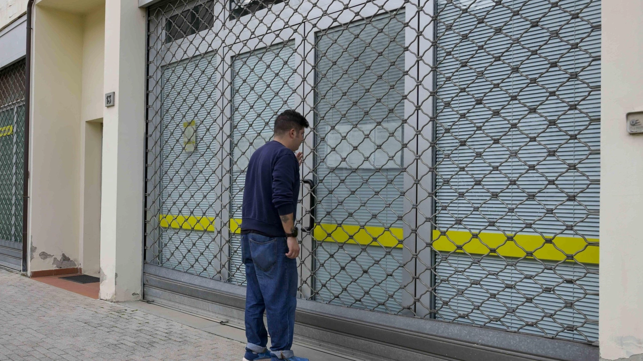 I residenti della zona pur guardando di buon occhio l’ammodernamento storgono il naso per le distanze. L’assessore Cammelli: "Chiediamo pazienza per un servizio migliore". Landi: "Difficile fare i biglietti". . I residenti della zona pur guardando di buon occhio l’ammodernamento storgono il naso per le distanze. L’assessore Cammelli: "Chiediamo pazienza per un servizio migliore". Landi: "Difficile fare i biglietti". .