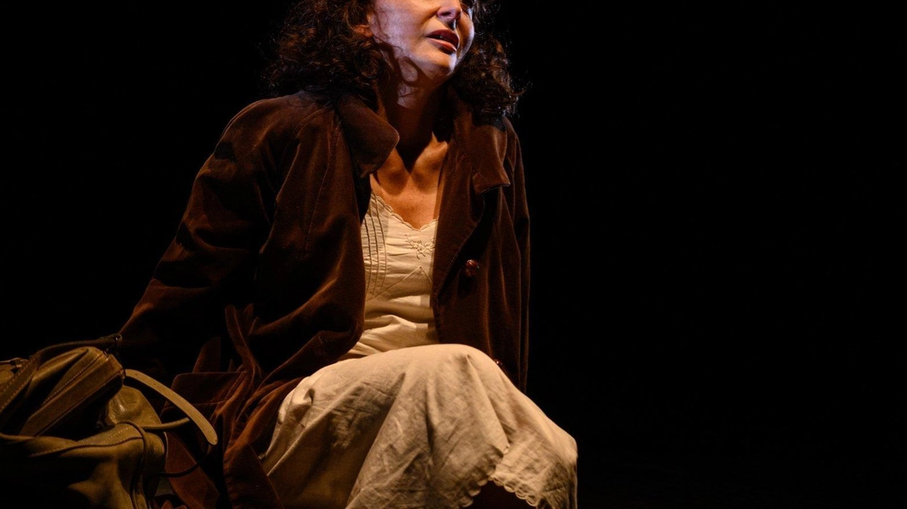 Torna oggi la stagione teatrale a Montepulciano, sul palcoscenico c’è Paola Minaccioni con una storia vera Torna oggi la stagione teatrale a Montepulciano, sul palcoscenico c’è Paola Minaccioni con una storia vera