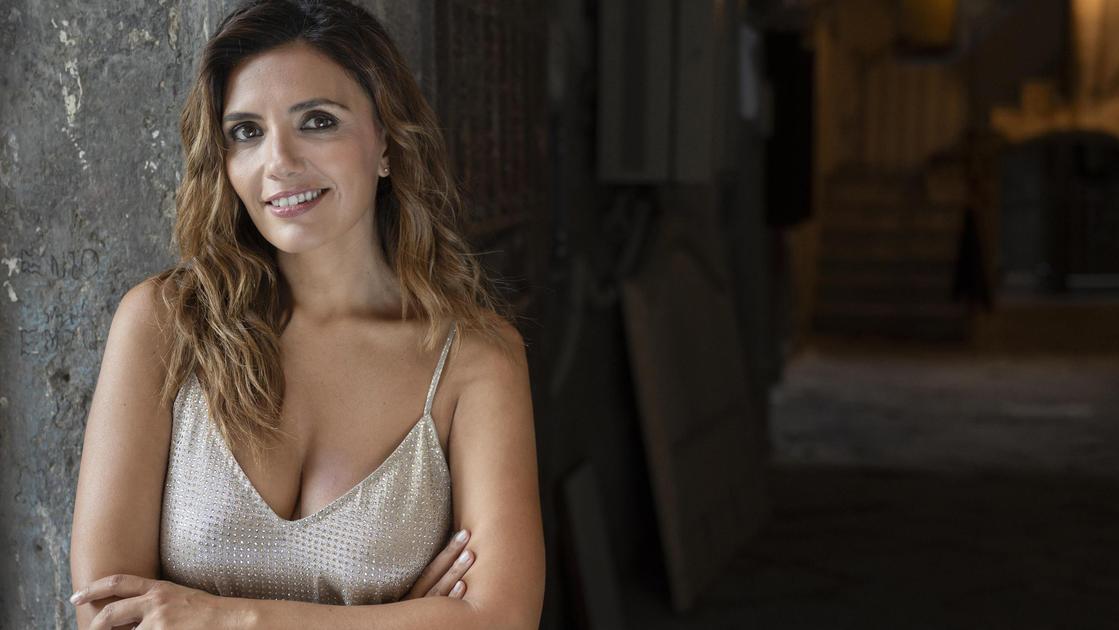 serena rossi sul palco a spoleto canto la mia serenata a napoli