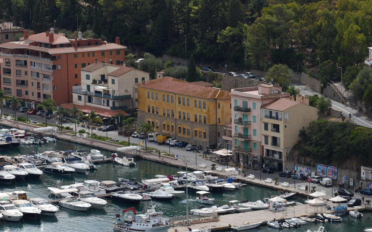 https://www.lanazione.it/image-service/view/acePublic/alias/contentid/MTQ3YTJiMTEtMzM0NS00/0/la-grande-svolta-lex-scuola-di-porto-ercole-sara-riqualificata.jpeg?f=1.91:1&w=1200