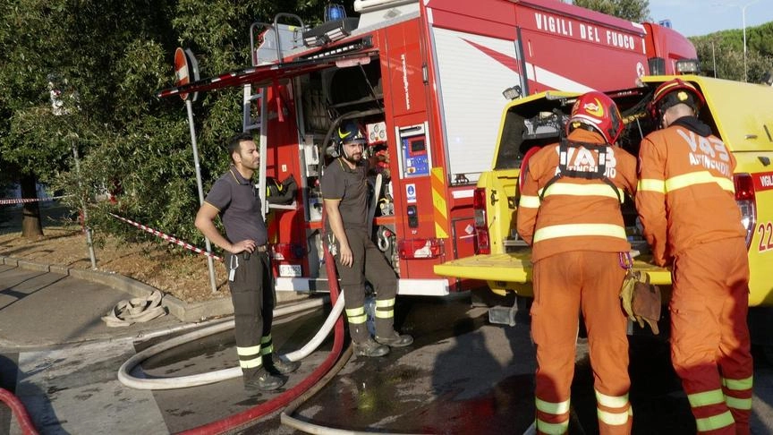 La procura ha nominato due consulenti. Ieri è già stato eseguito un primo sopralluogo. Tra le possibili cause un ritorno di fiamma o la presenza di residui di polvere da sparo. La procura ha nominato due consulenti. Ieri è già stato eseguito un primo sopralluogo. Tra le possibili cause un ritorno di fiamma o la presenza di residui di polvere da sparo.