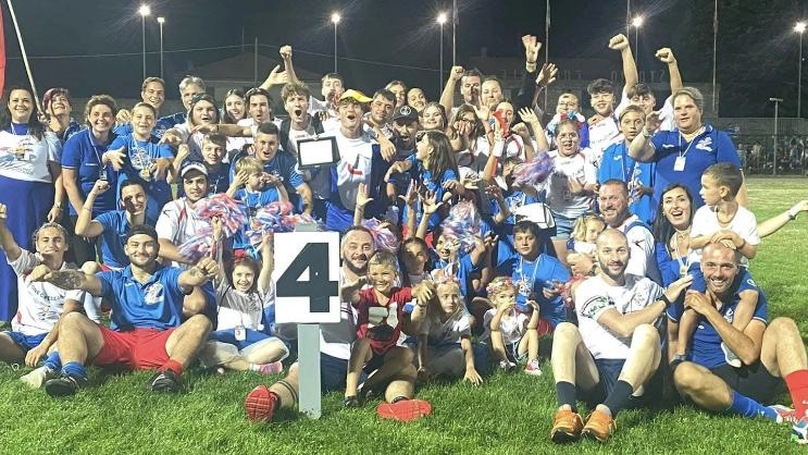 Capezzano, il rione con il ‘picchiarello’ sulla maglia rincorre la vittoria. Erano sesti lo scorso anno, i tricolori rosso bianco... Capezzano, il rione con il ‘picchiarello’ sulla maglia rincorre la vittoria. Erano sesti lo scorso anno, i tricolori rosso bianco...