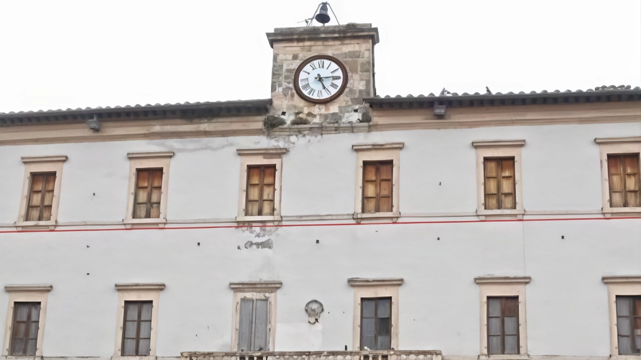 L’iconico edificio di piazza Arnolfo di Cambio fu venduto a privati una ventina di anni fa, adesso il Comune di Colle si muove per acquisirlo nuovamente L’iconico edificio di piazza Arnolfo di Cambio fu venduto a privati una ventina di anni fa, adesso il Comune di Colle si muove per acquisirlo nuovamente